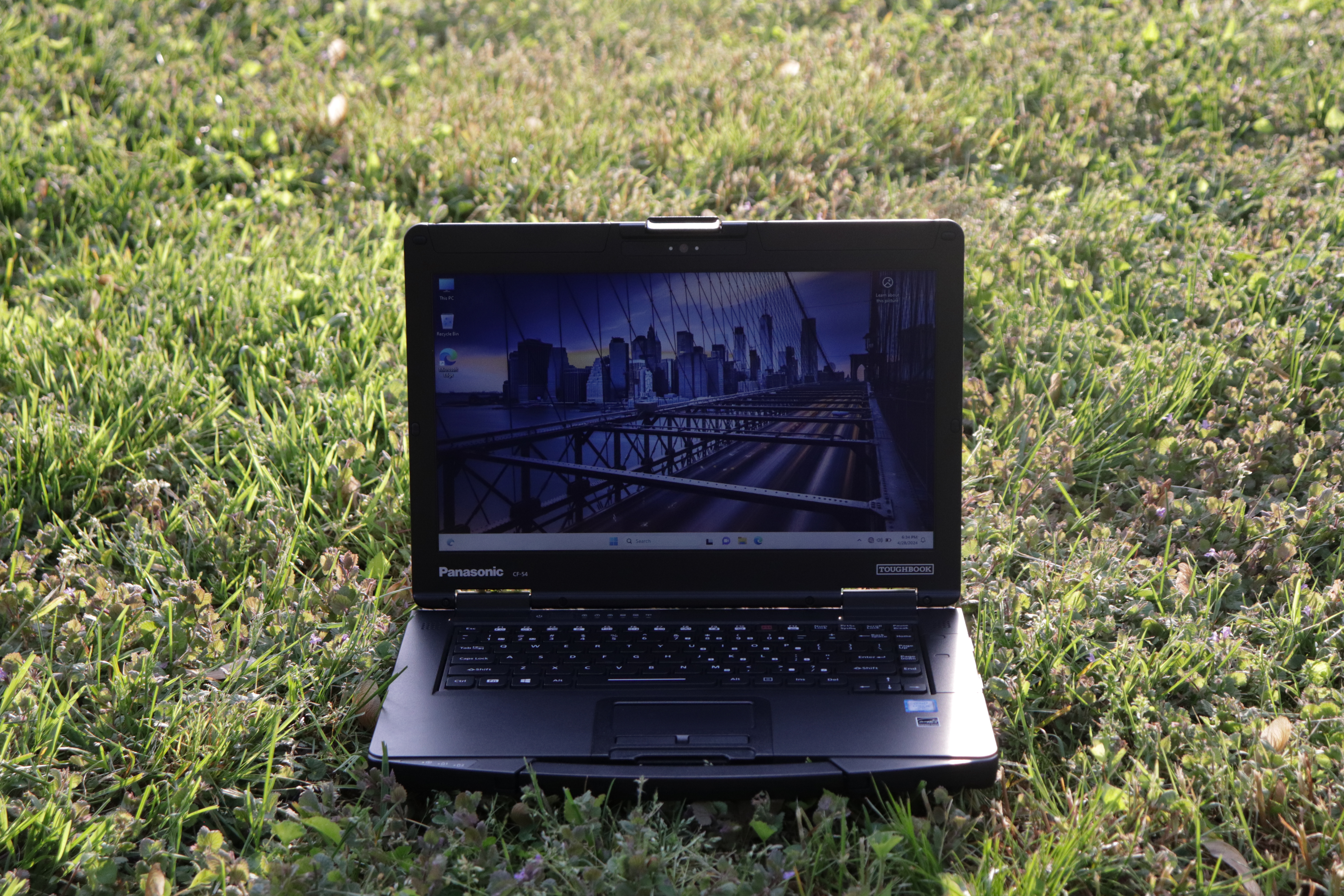 CF-54 Outside in the sunlight with the screen on