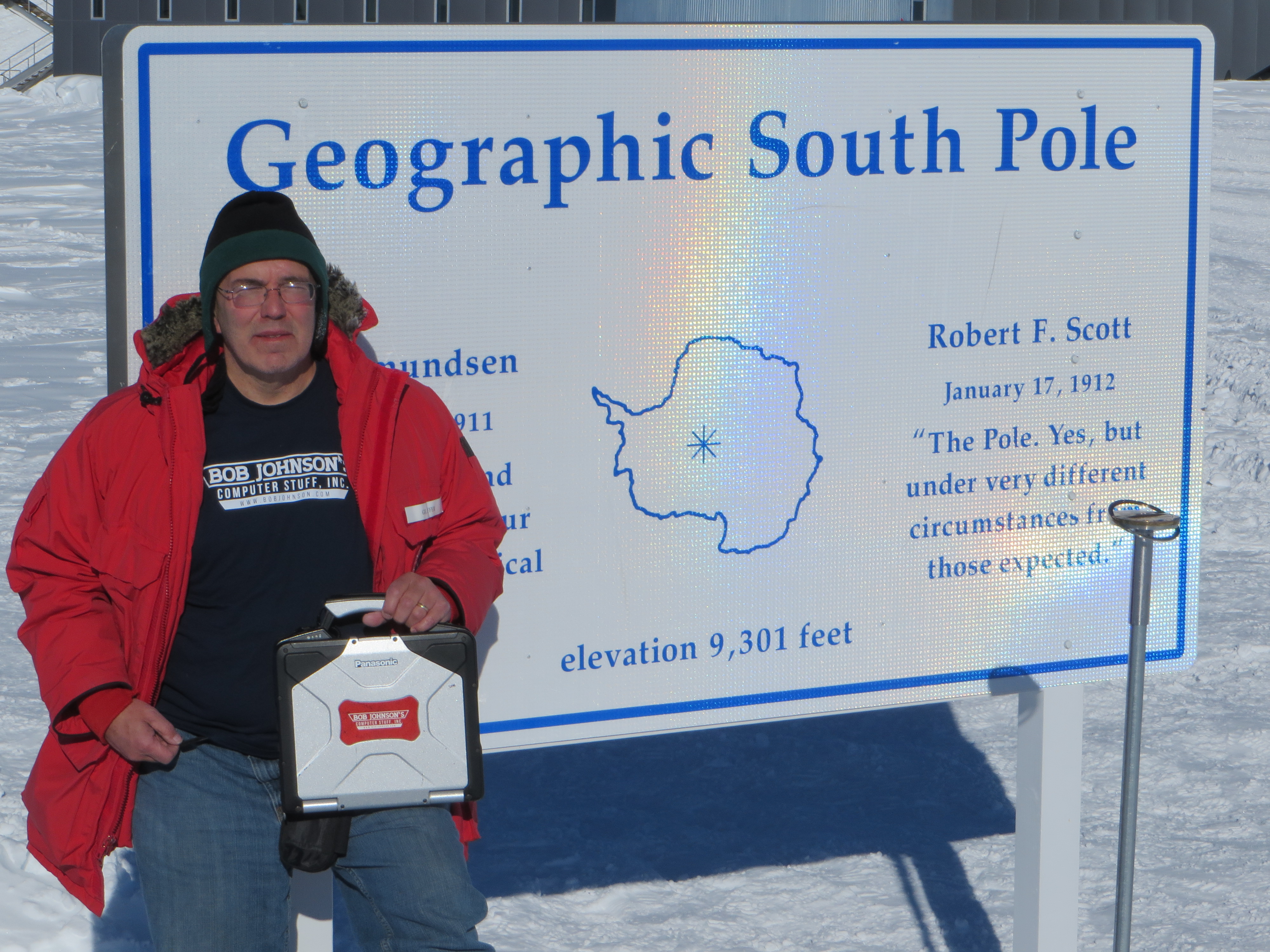 Gil Jeffer at the South Pole with his Toughbook from bobjohnson.com